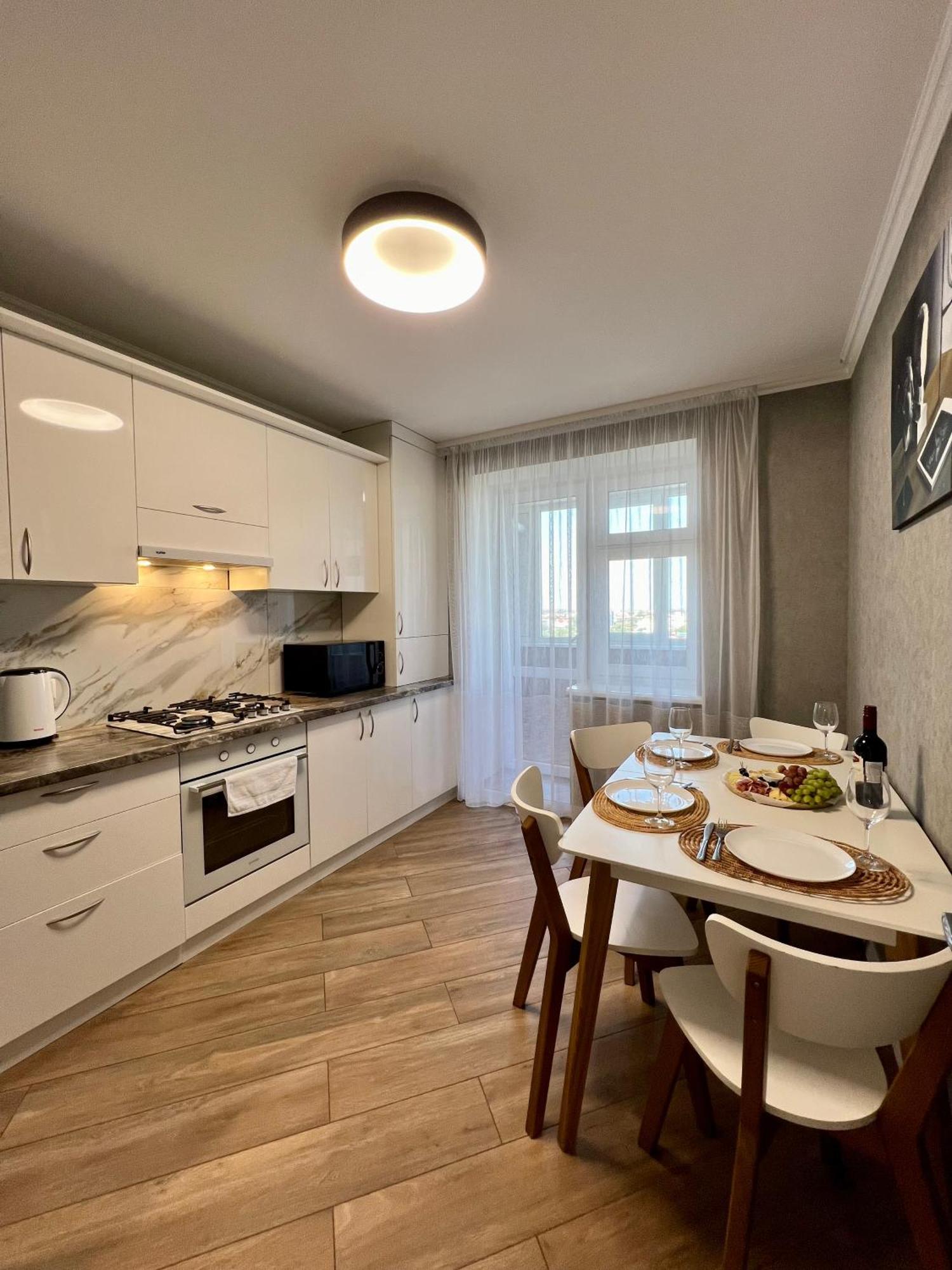 Затишна Квартира Біля Парку Центр Міста Ternopil Exterior photo
